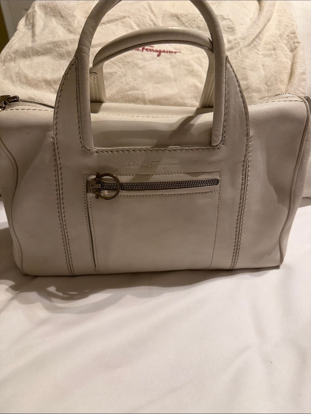Authentic Salvatore Ferragamo Vintage White Leather Satchel Bag AU-21/5309